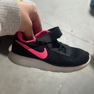 Nike Kids free Black Sneakers with Pink Swoosh